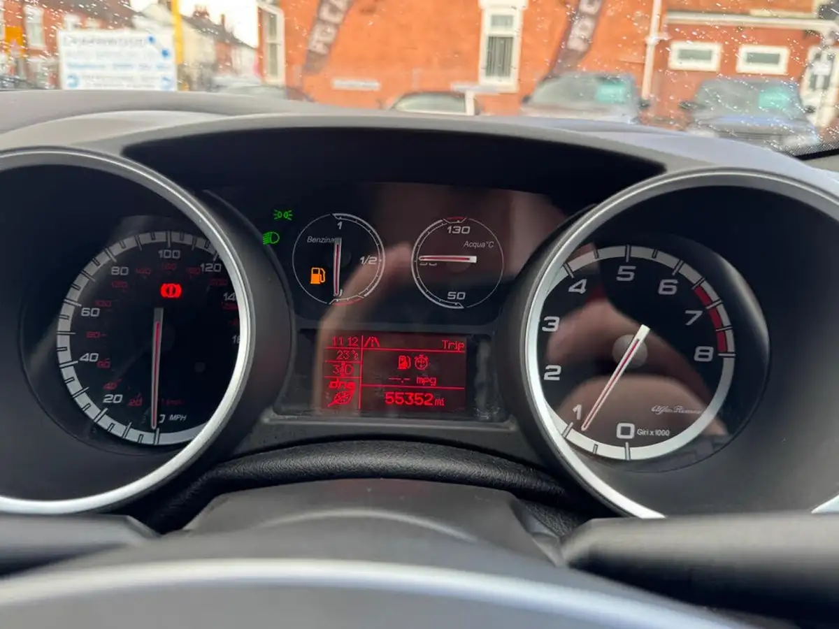 2015-alfa-romeo-giulietta-14-tb-qv-line-big-26