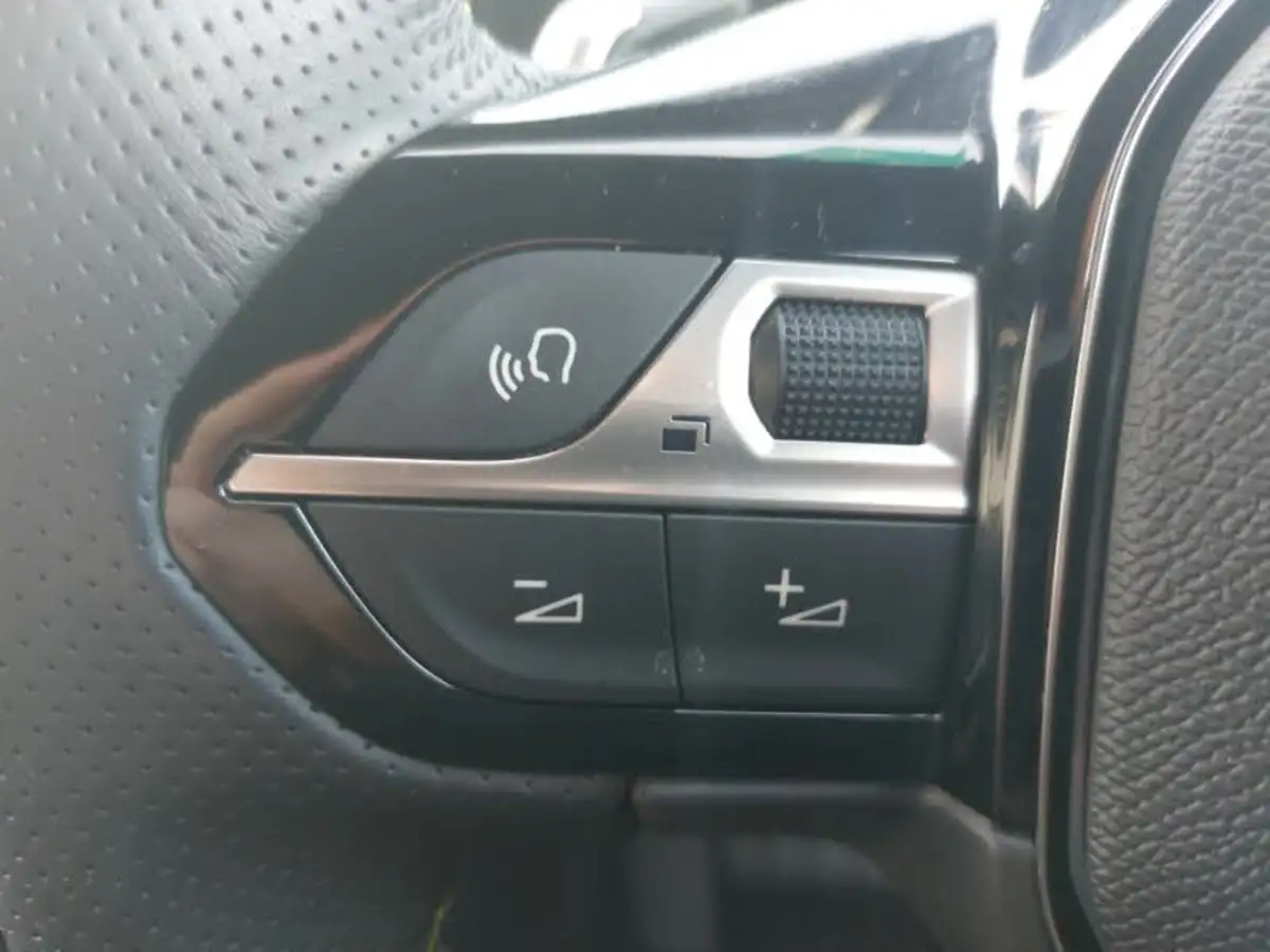 2023-peugeot-2008-suv-big-13