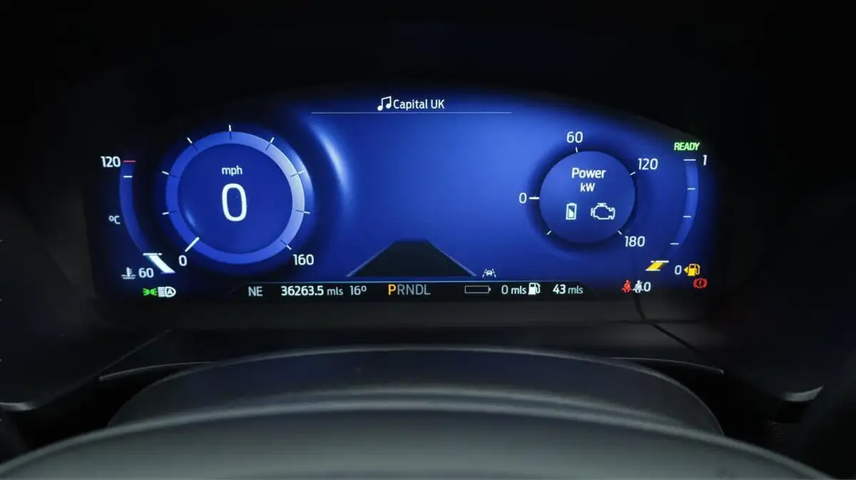 2022-ford-kuga-25t-vignale-225ps-phev-big-10