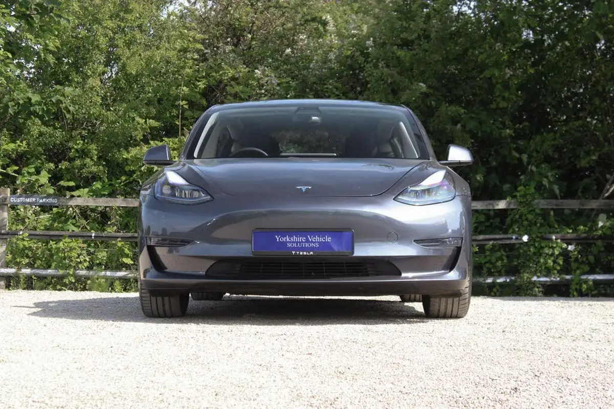 2020-tesla-model-3-e-long-range-big-34