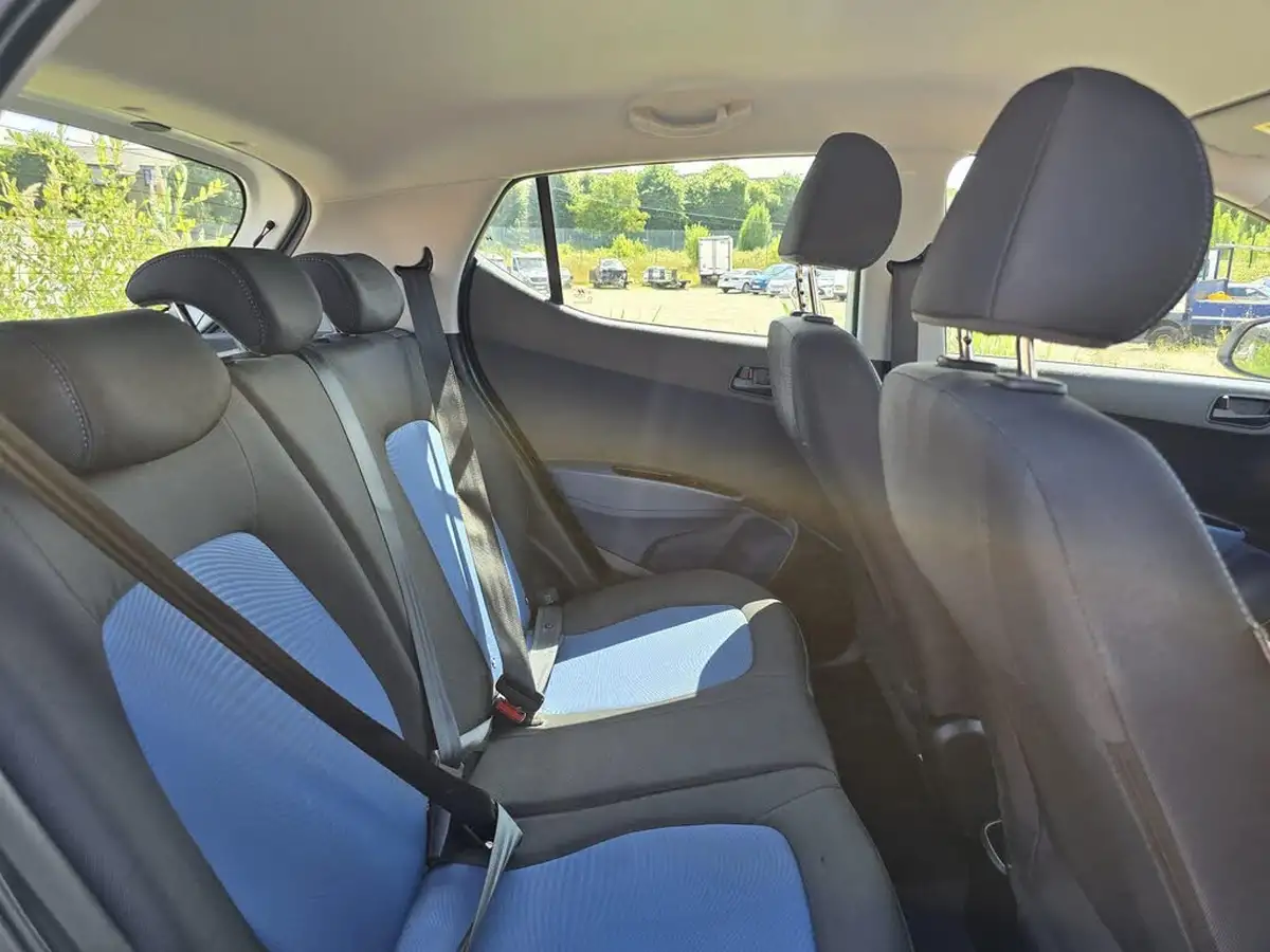 2016-hyundai-i10-12-se-auto-big-19