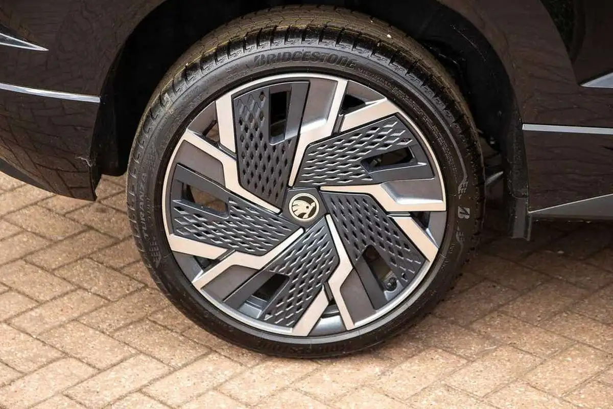 2024-skoda-karoq-15-tsi-sportline-big-4