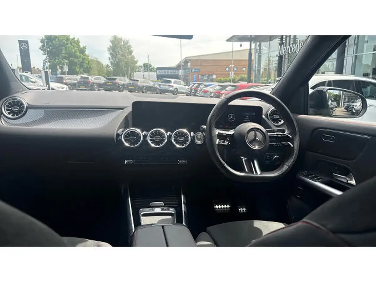 2024-mercedes-benz-gla-class-13-gla-200-amg-line-executive-big-9