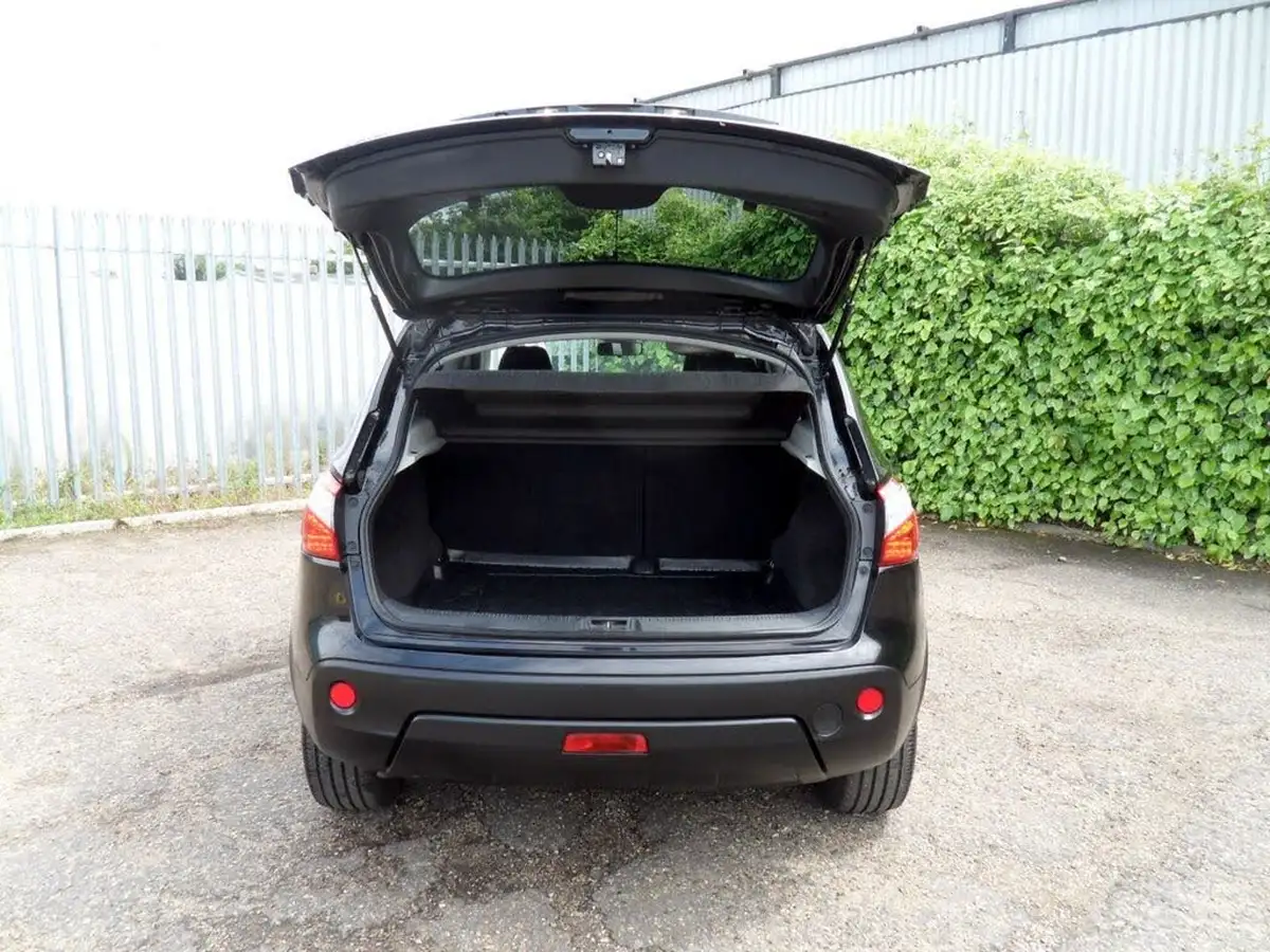 2012-nissan-qashqai-15td-n-tec-big-38