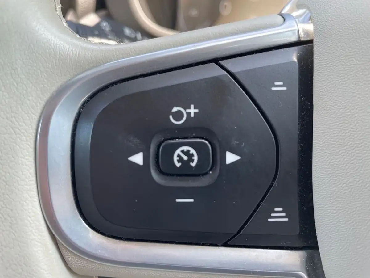 2019-volvo-xc60-20-t5-momentum-awd-big-15