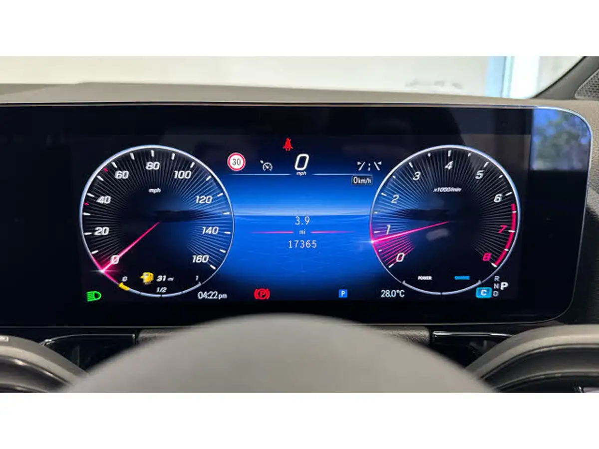 2024-mercedes-benz-gla-class-13-gla-200-amg-line-executive-big-17