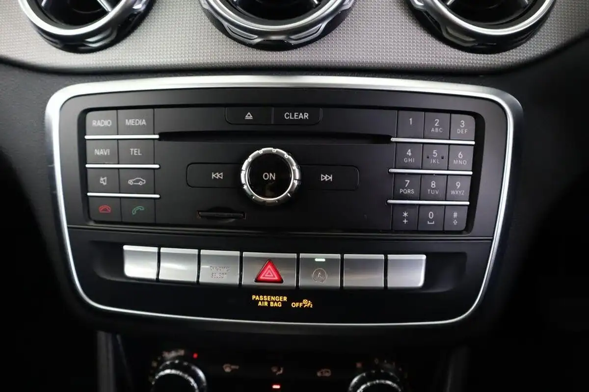 2019-mercedes-benz-gla-class-16-gla-180-urban-edition-ss-7g-dct-big-21