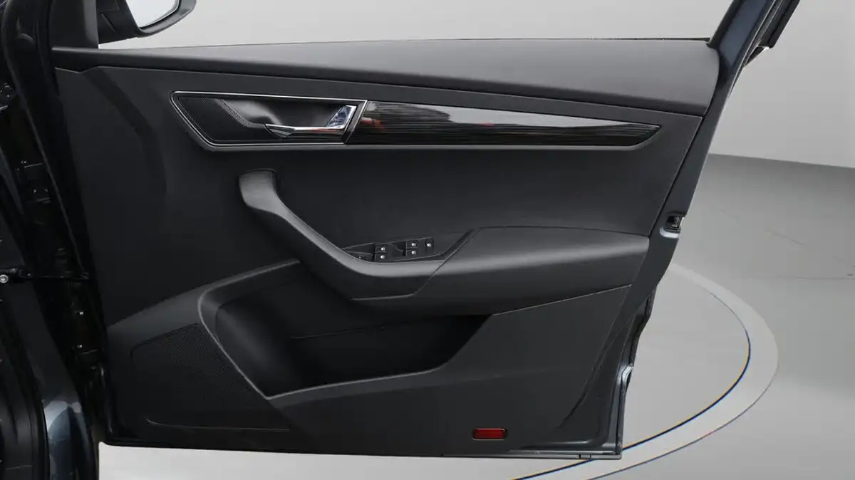 2019-skoda-karoq-15-tsi-se-l-dsg-big-15