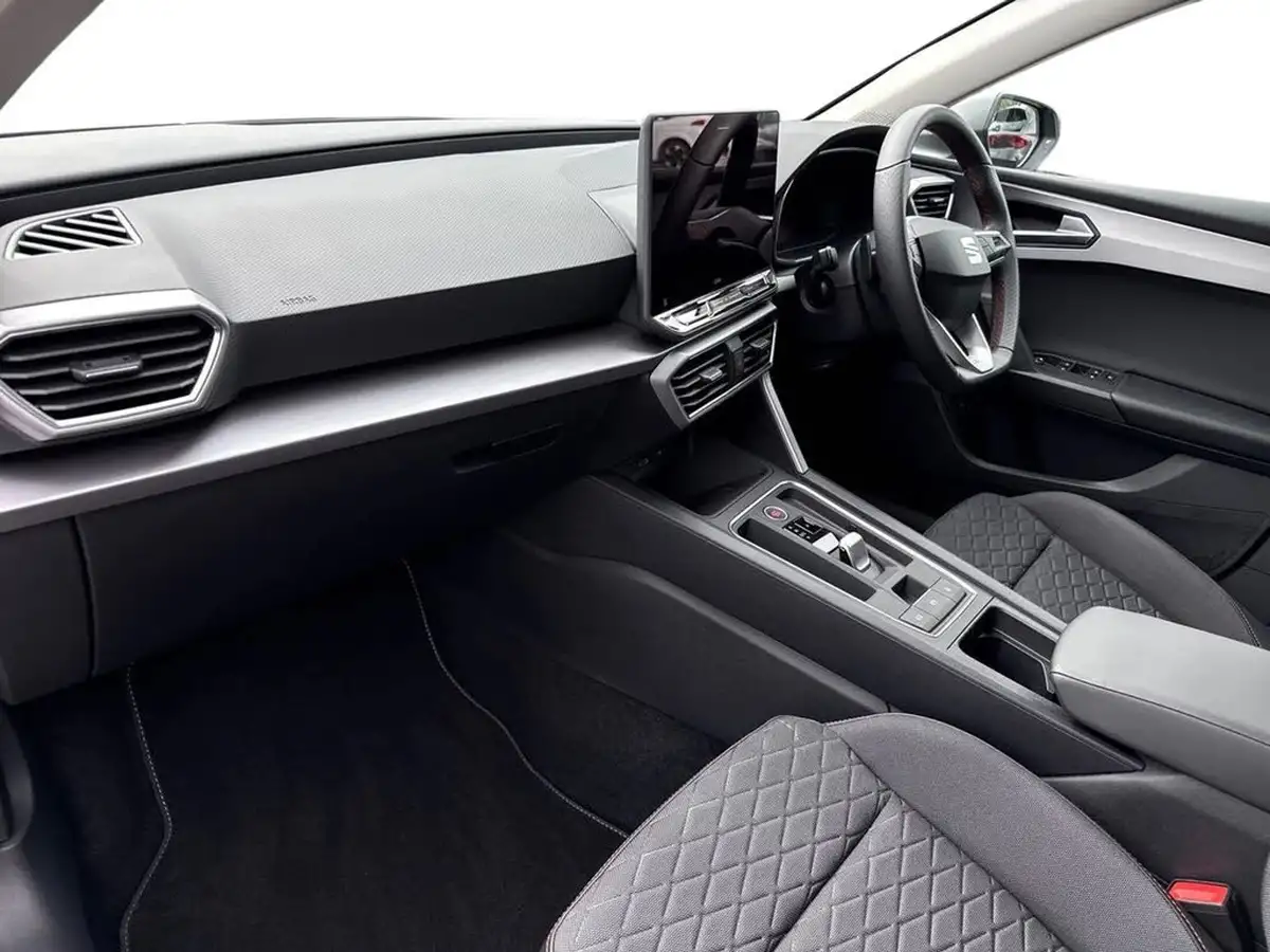2024-seat-leon-big-8
