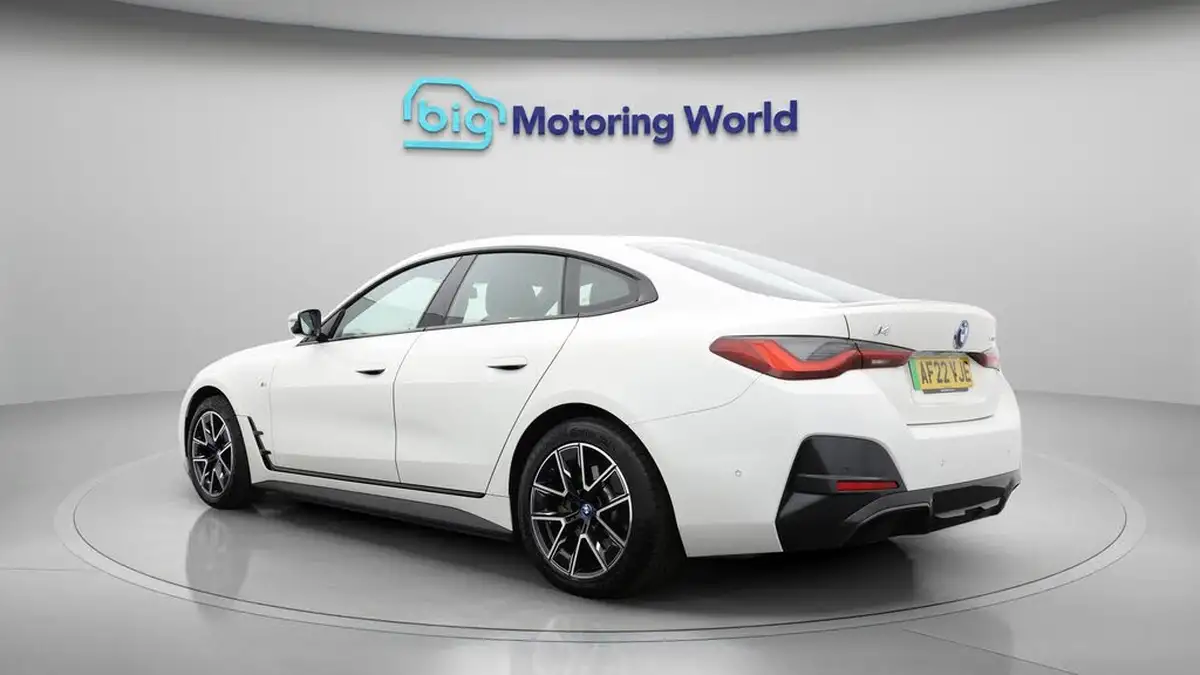 2022-bmw-i4-e-edrive40-m-sport-big-5