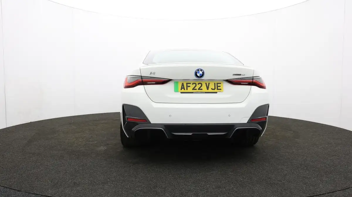 2022-bmw-i4-e-edrive40-m-sport-big-49