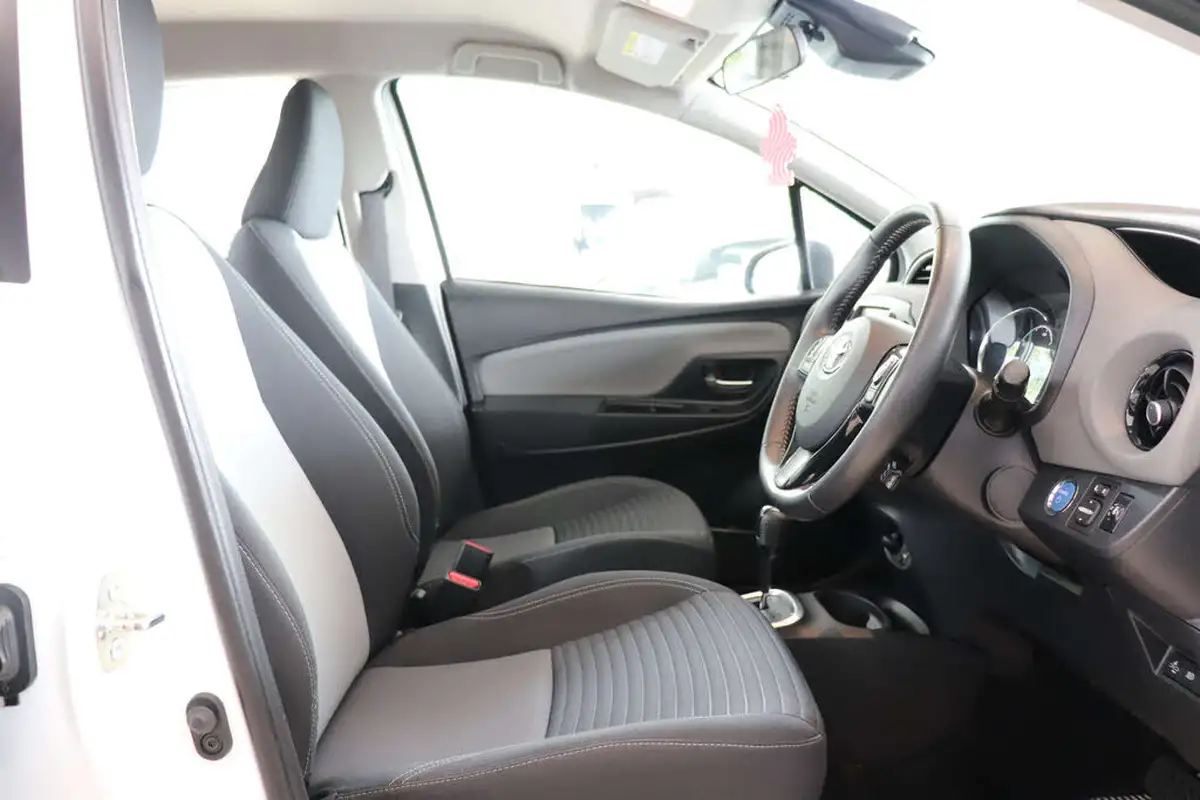2020-toyota-yaris-15-vvt-i-icon-98bhp-hybrid-1497cc-e-cvt-big-18