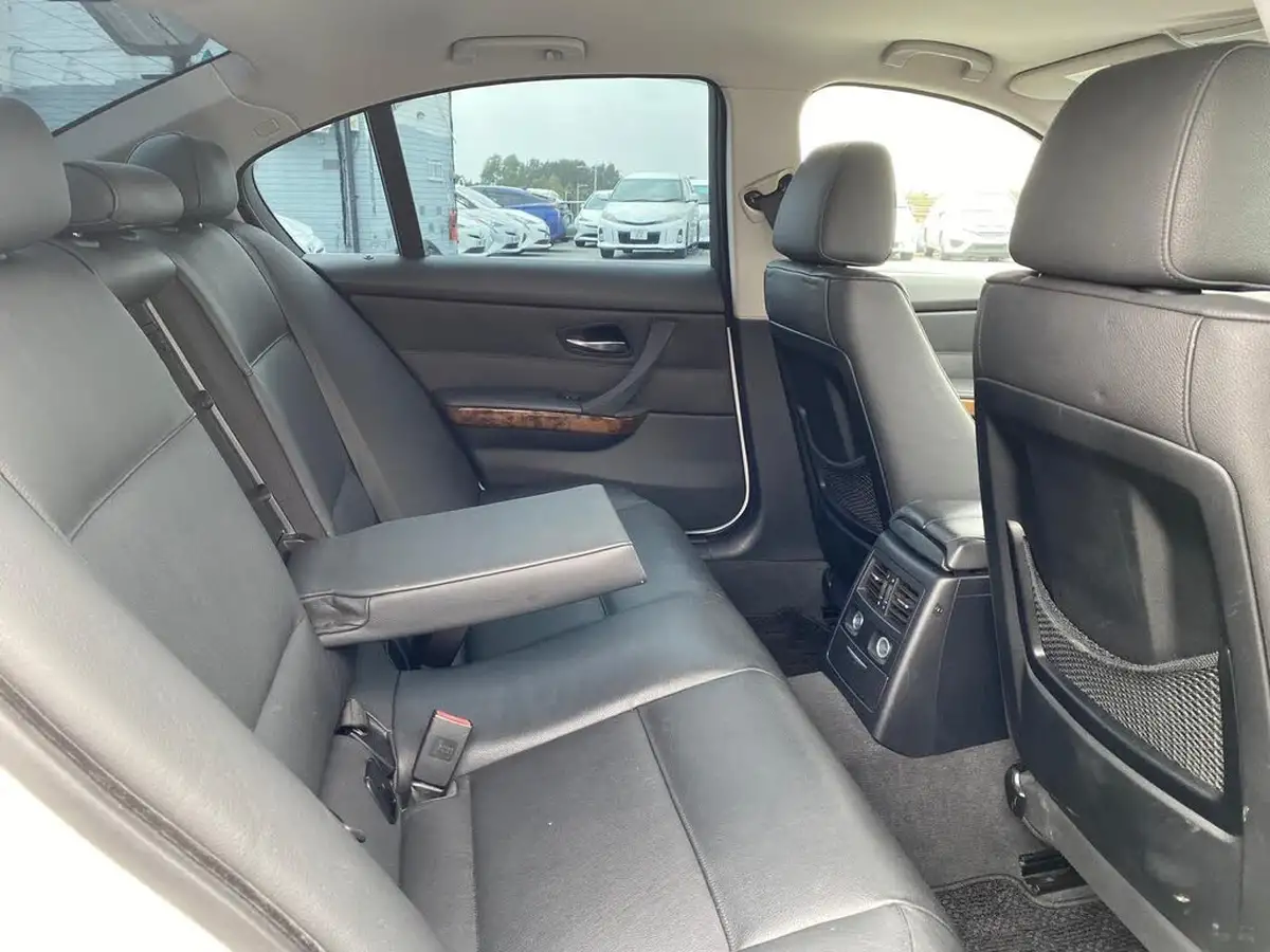 2009-bmw-3-series-big-32