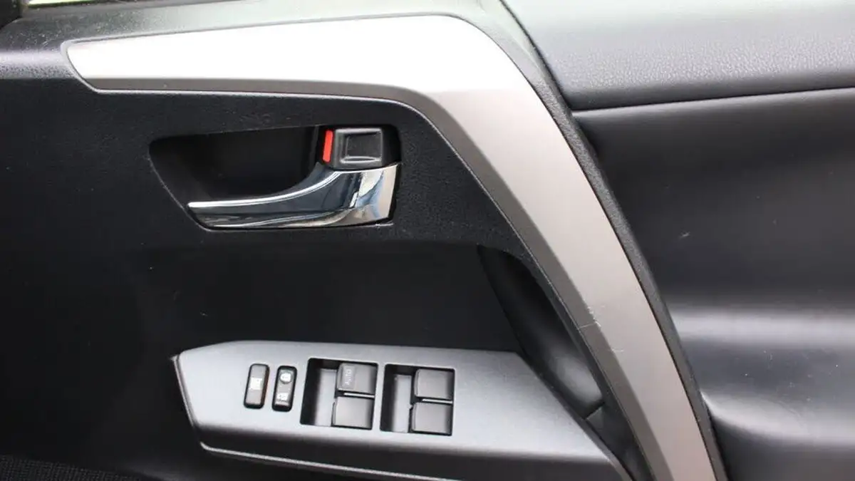 2018-toyota-rav4-25-vvt-i-icon-tech-big-9