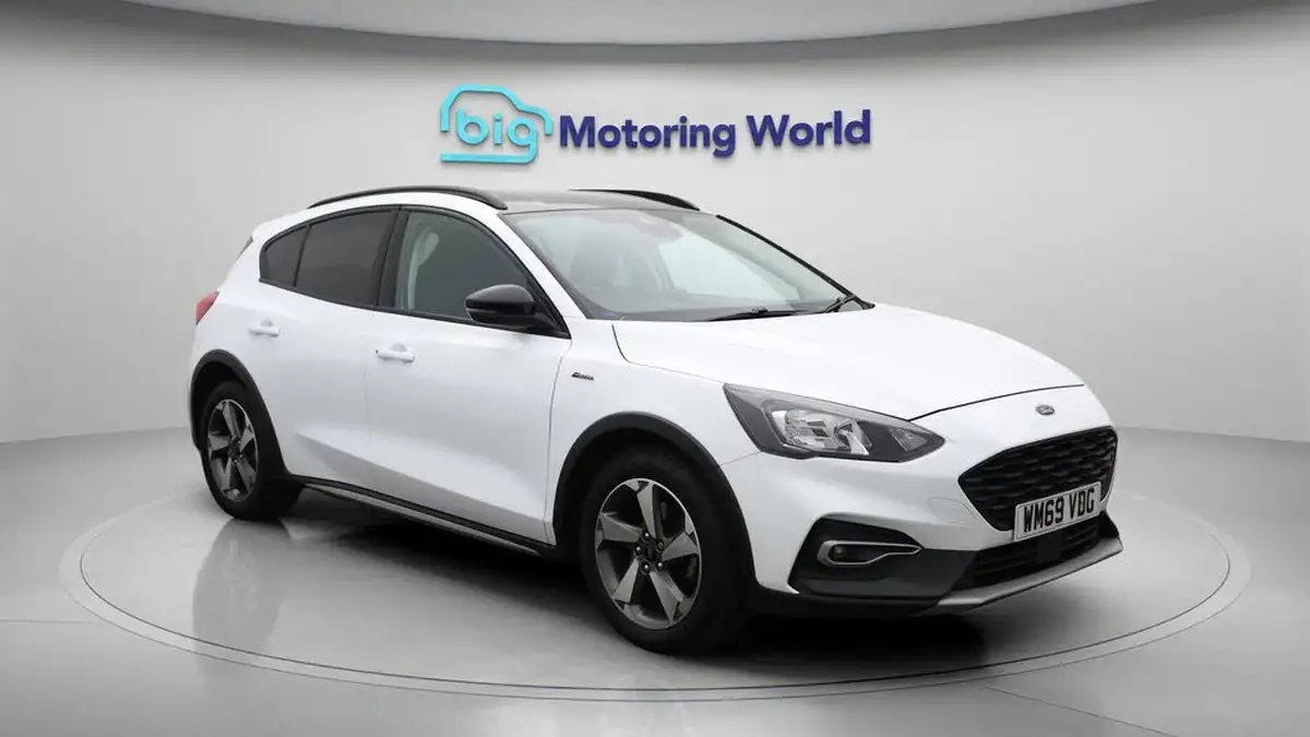 2019-ford-focus-10t-active-hatchback-big-1