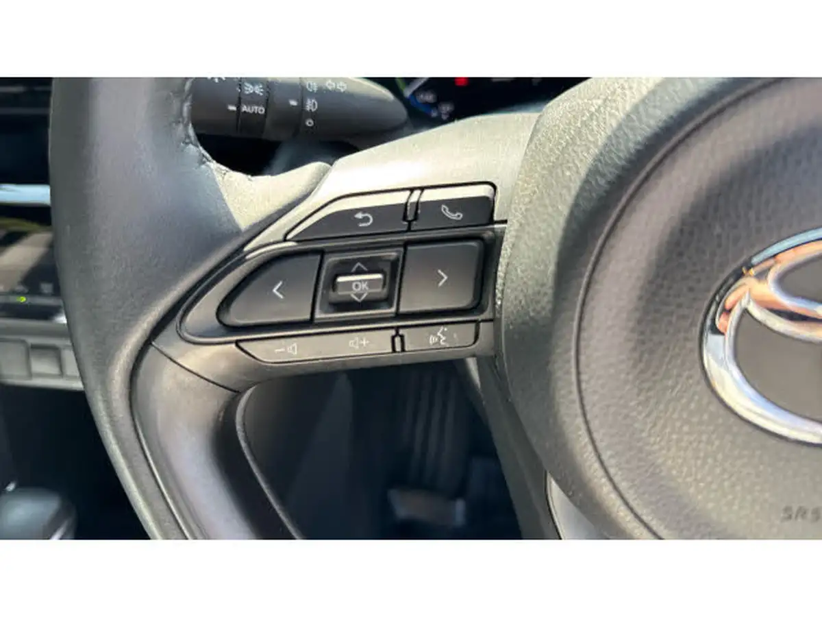 2023-toyota-yaris-cross-15-vvt-i-design-big-23