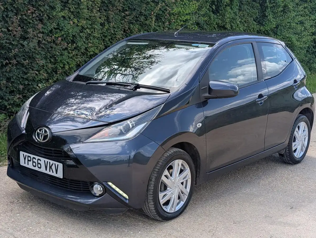 2017-toyota-aygo-10-vvt-i-x-pression-tss-5d-x-shift-big-1