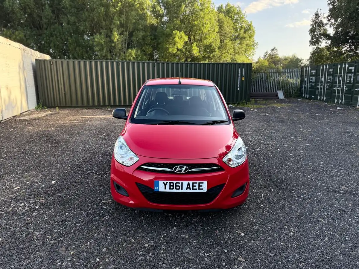2012-hyundai-i10-12-classic-85bhp-big-3