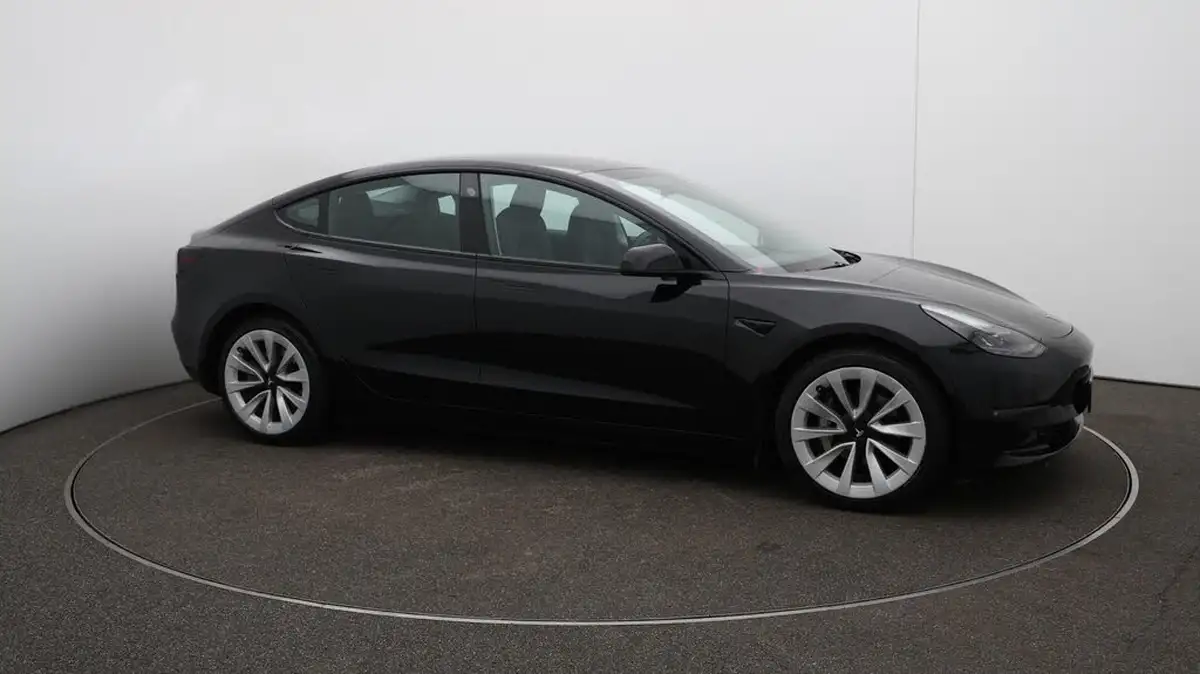 2022-tesla-model-3-e-long-range-big-46