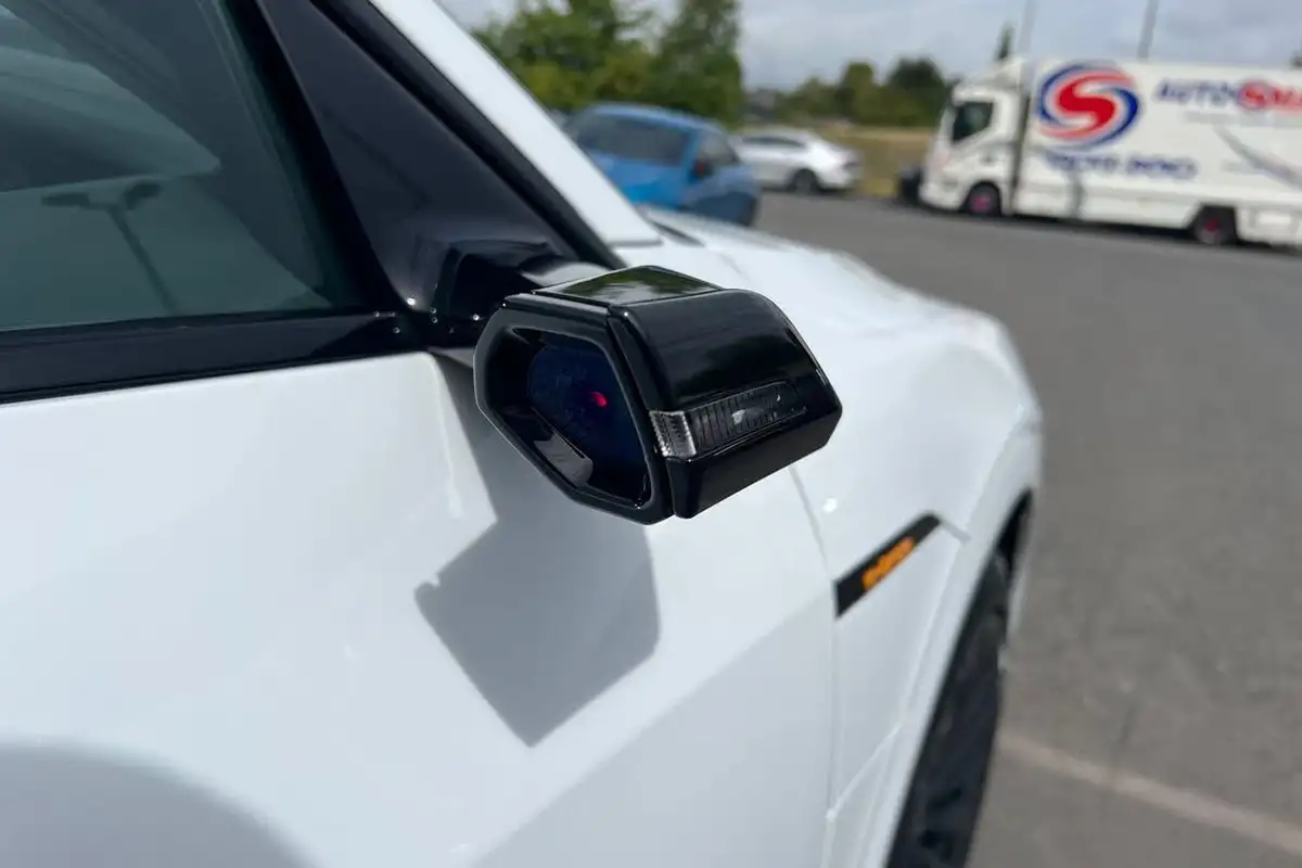 2019-audi-e-tron-55e-launch-edition-big-18