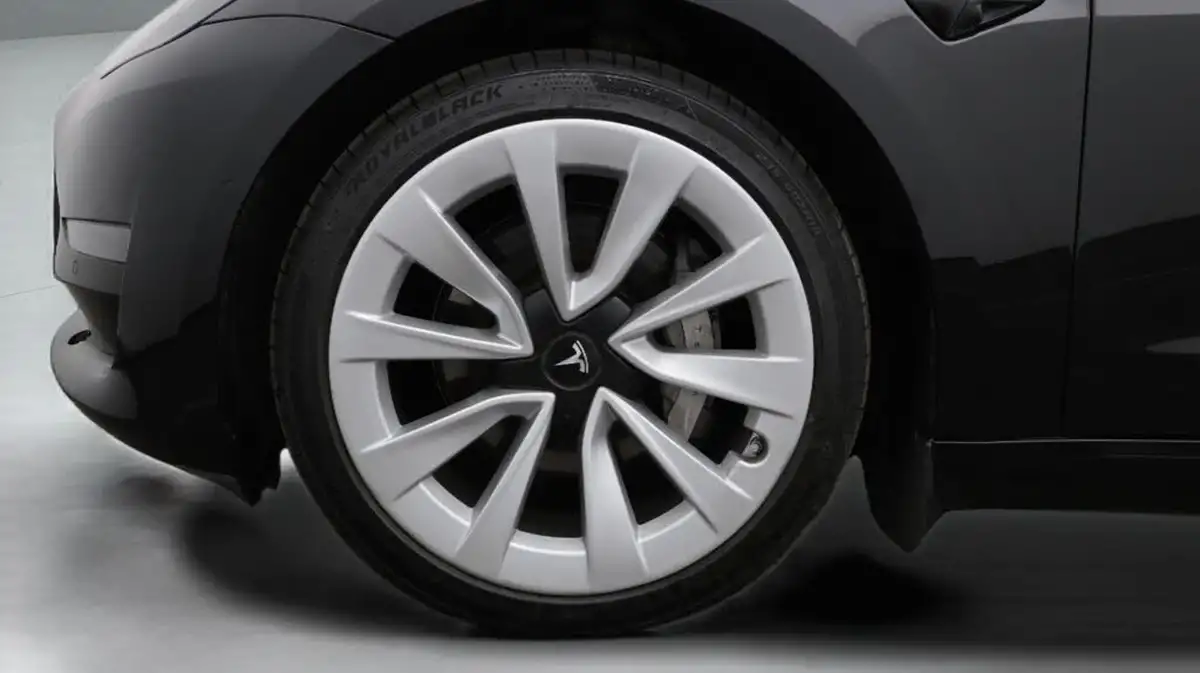 2022-tesla-model-3-e-long-range-big-18