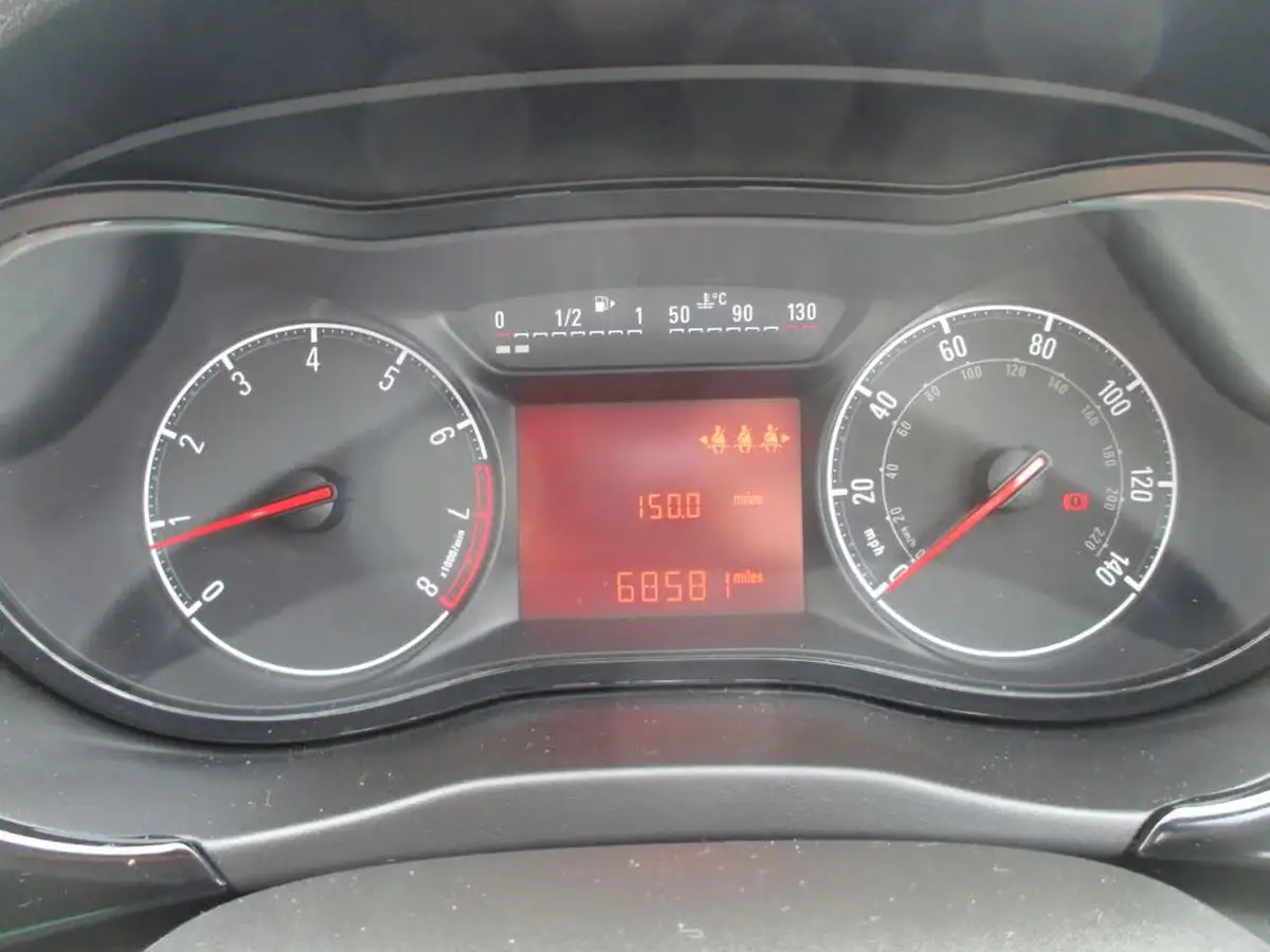 2015-vauxhall-corsa-12i-sting-5d-big-10