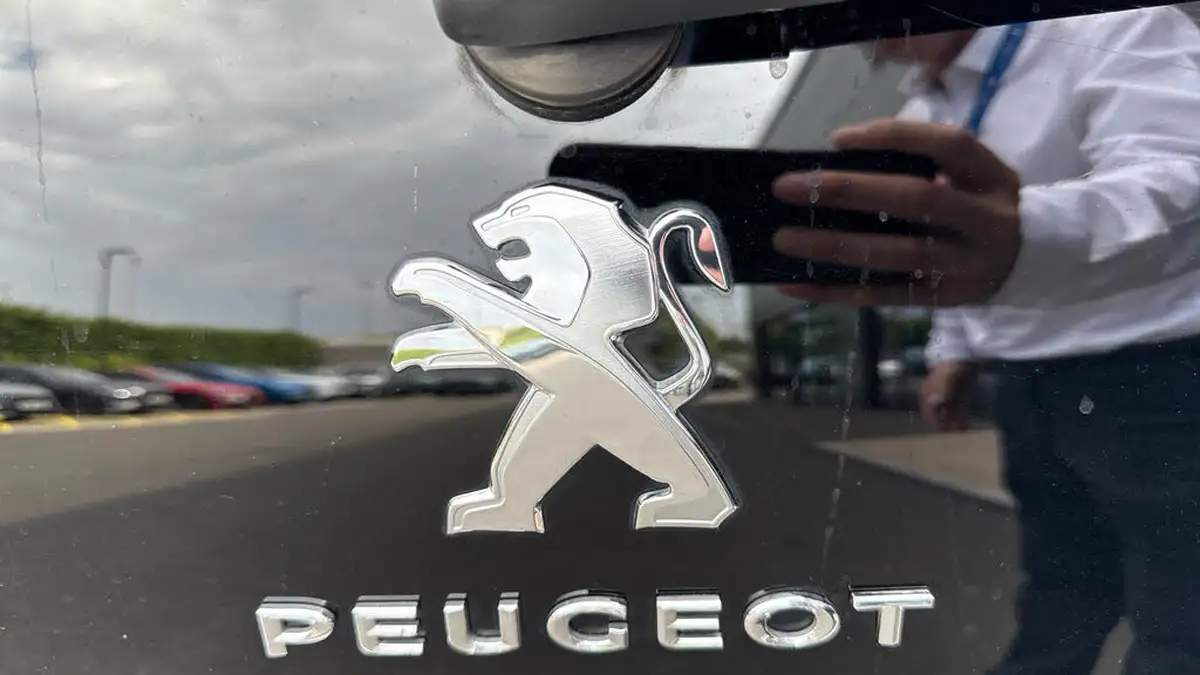2021-peugeot-108-10-collection-hatchback-big-25