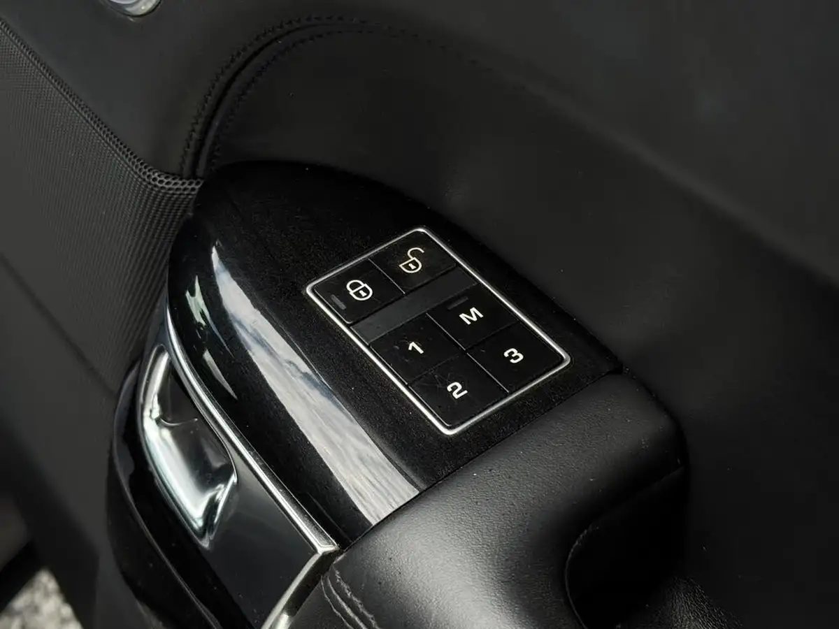 2013-land-rover-range-rover-44-sdv8-autobiography-big-52