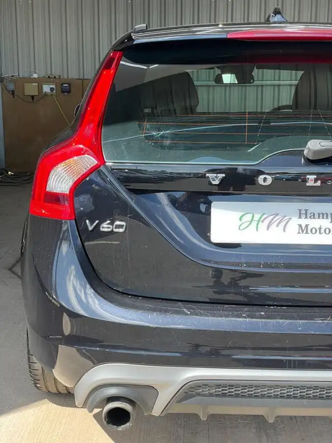 2015-volvo-v60-16td-d2-r-design-big-37