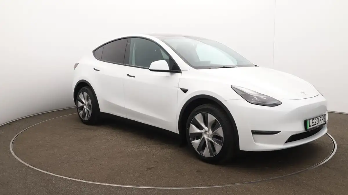 2023-tesla-model-y-e-long-range-big-43
