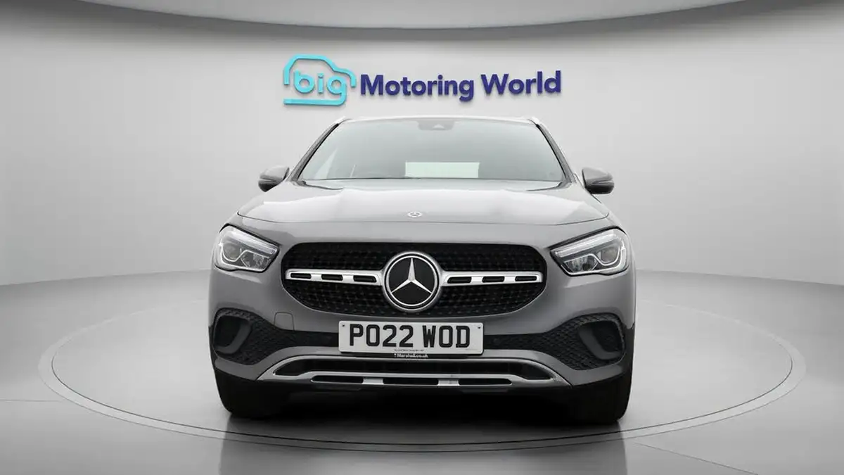 2022-mercedes-benz-gla-class-13-gla-200-sport-executive-big-2