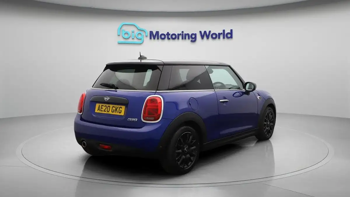 2020-mini-cooper-15-cooper-classic-nav-hatchback-3d-big-7