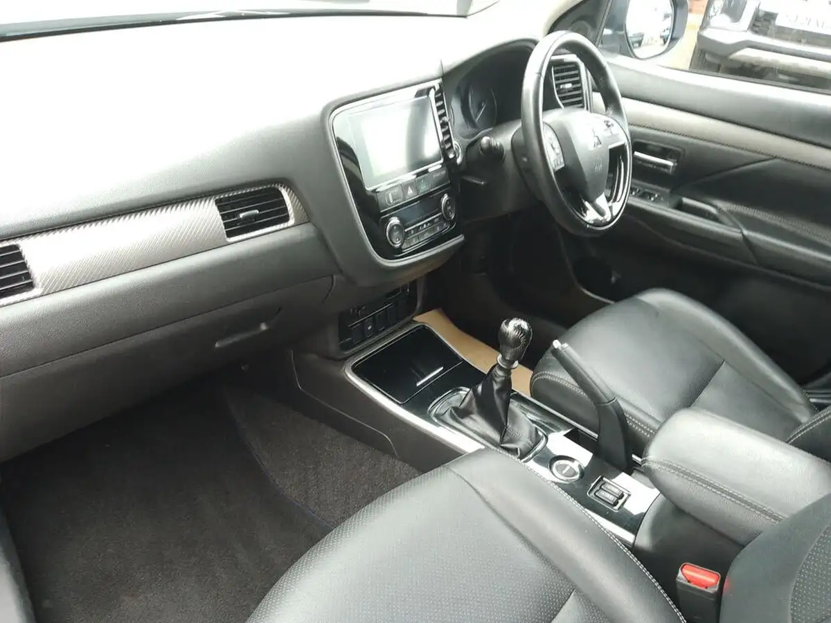 2018-mitsubishi-outlander-22di-d-juro-big-10