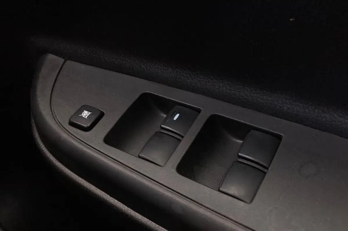 2021-mitsubishi-l200-22di-d-4-life-double-pickup-big-32