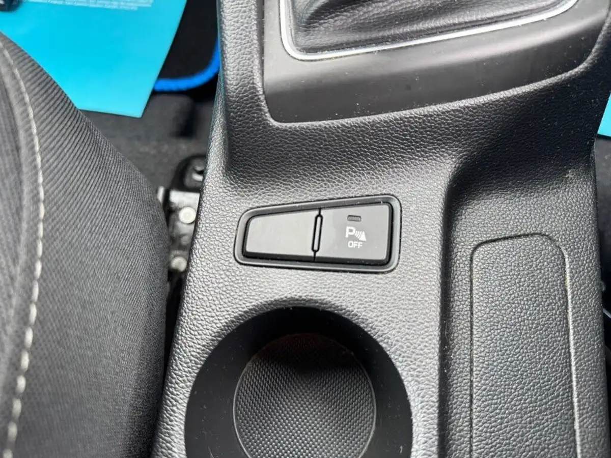 2016-hyundai-i20-12-sport-big-20