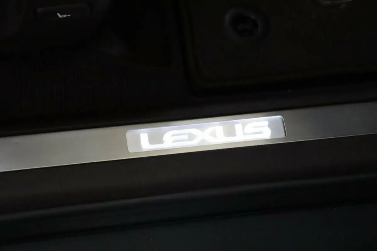 2019-lexus-rx-450h-l-35-takumi-big-16