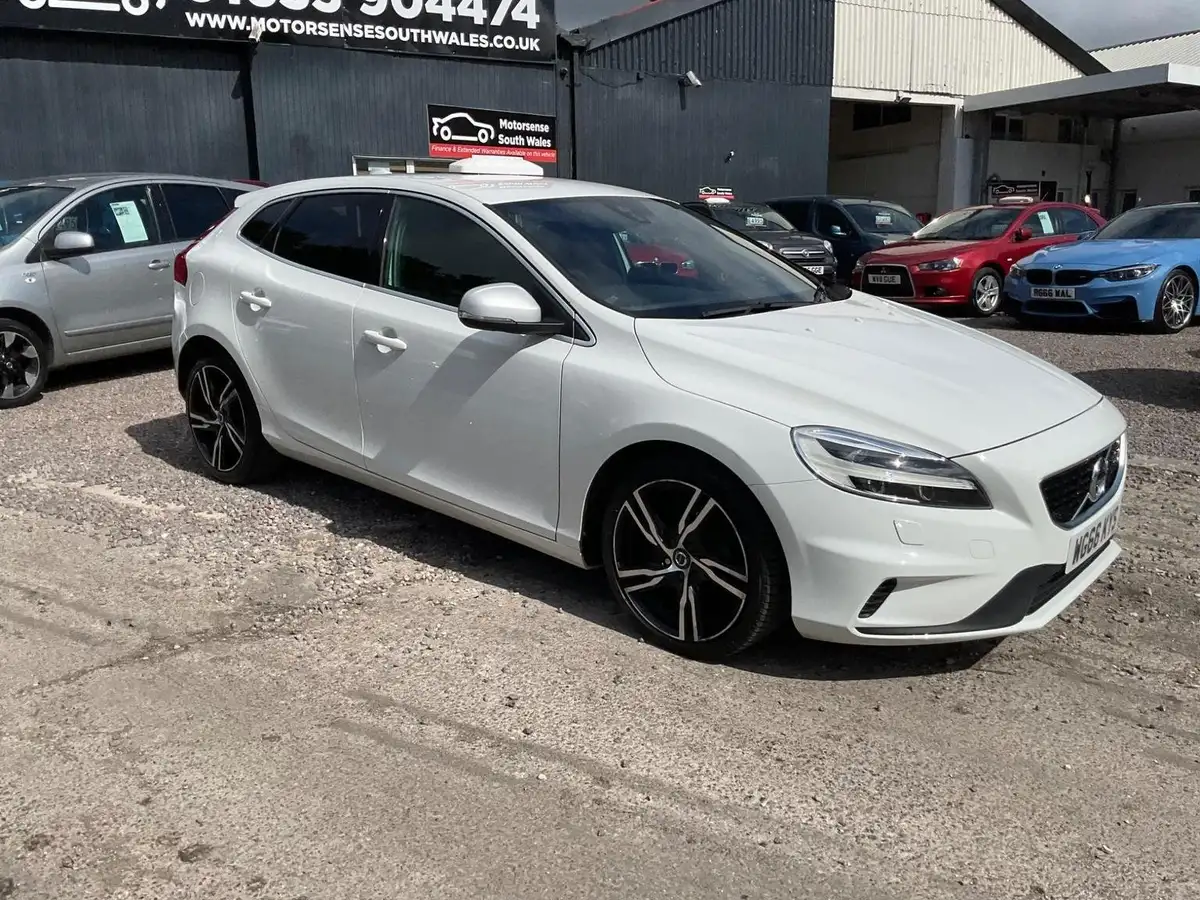 2016-volvo-v40-20td-d2-r-design-pro-big-51