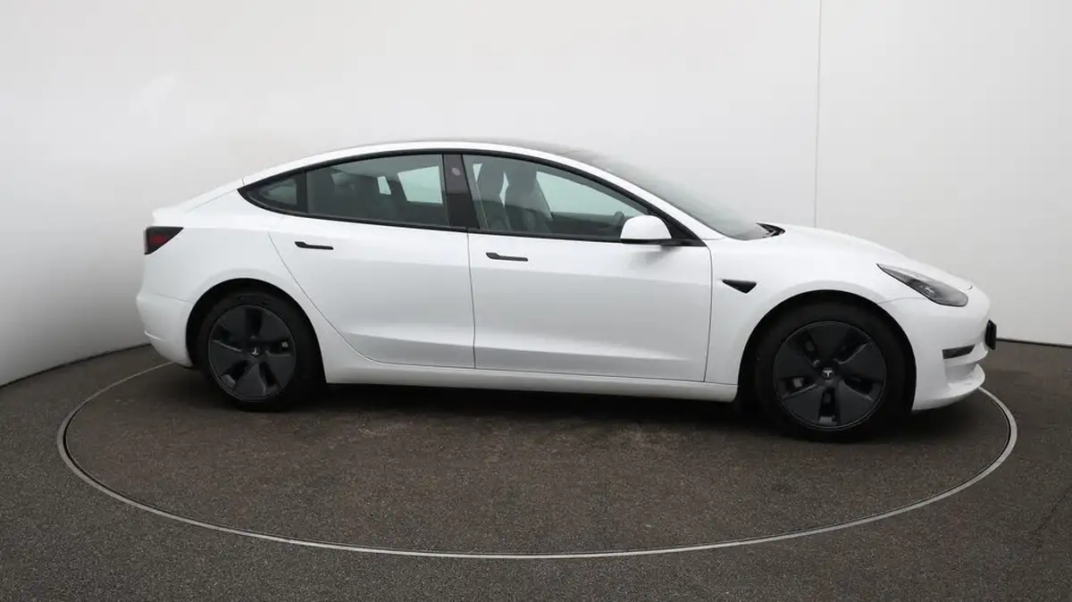 2021-tesla-model-3-e-long-range-awd-big-48