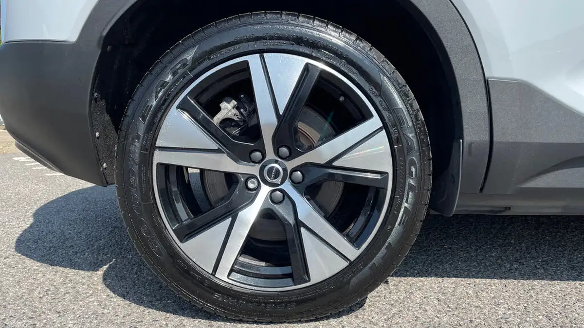 2022-volvo-xc40-e-twin-recharge-plus-big-18