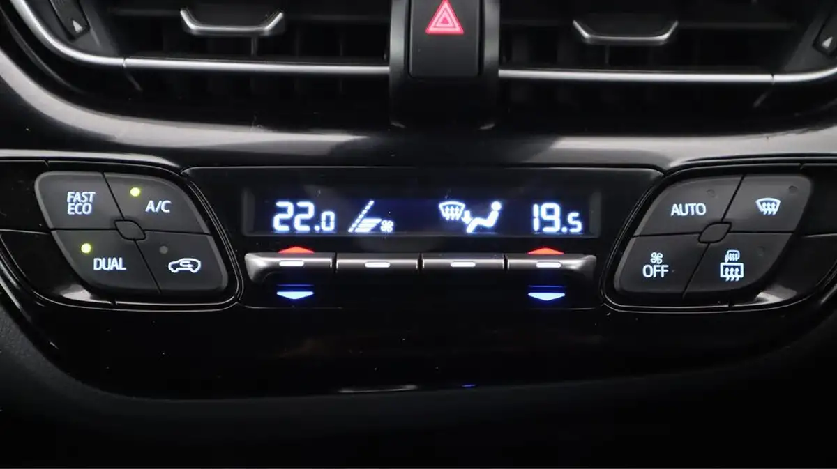 2021-toyota-c-hr-18-vvt-i-icon-big-11