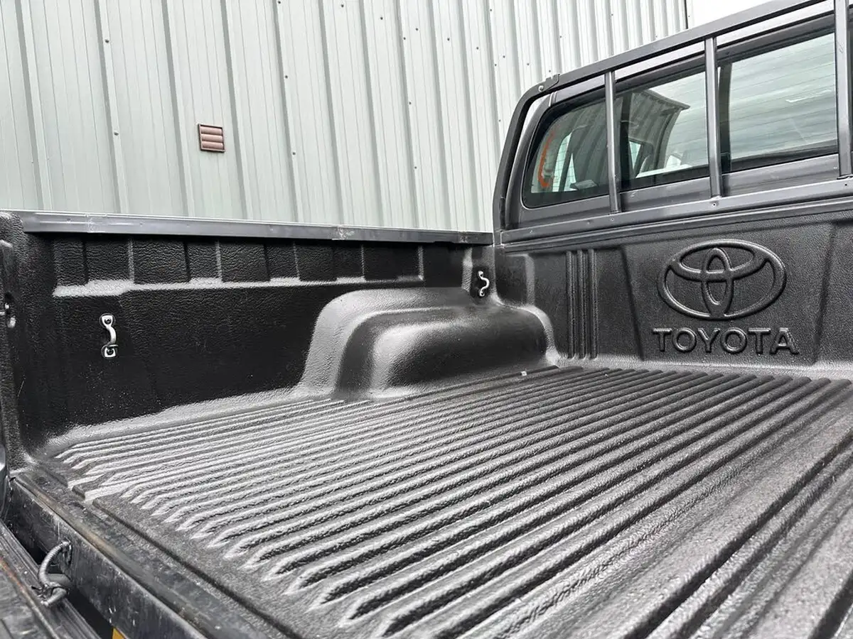 2019-toyota-hi-lux-24d-4d-active-150hpeu6dt-e-32t-double-pick-up-big-28