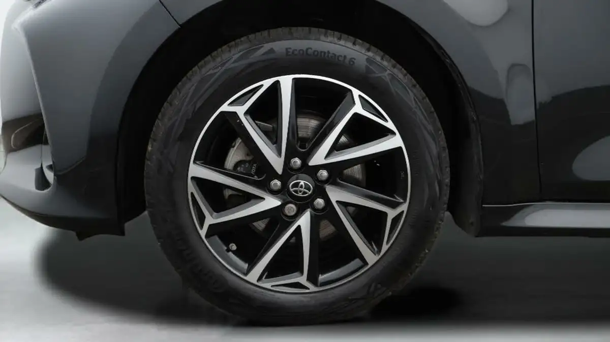 2022-toyota-yaris-15-vvt-i-design-big-30