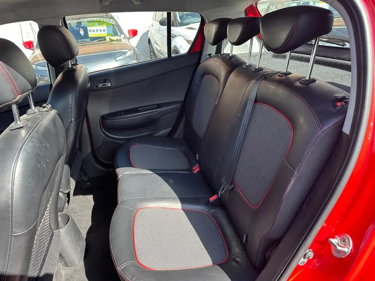 2010-hyundai-i20-14-style-big-32