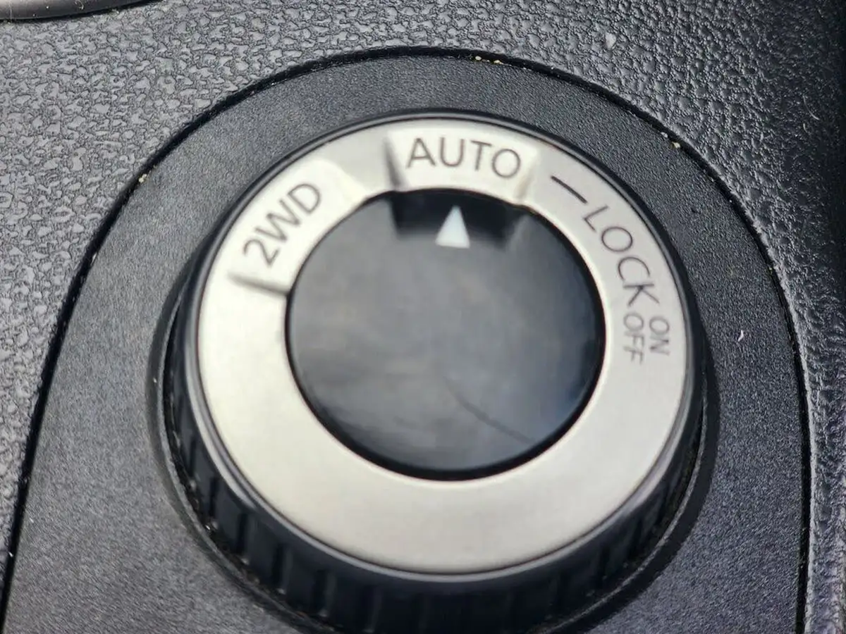 2012-nissan-qashqai2-20-n-tec-4wd-cvt-big-20