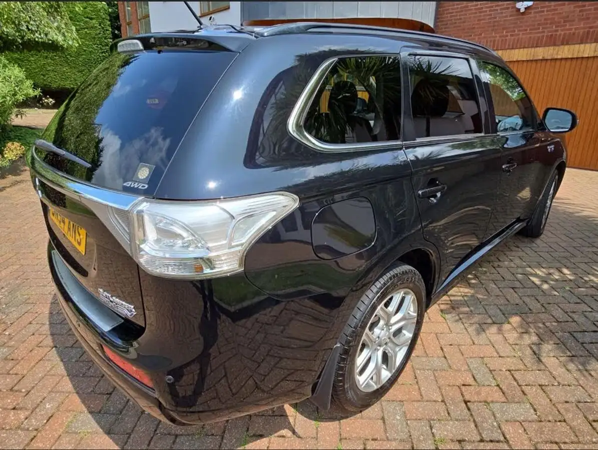 2015-mitsubishi-outlander-20-gx4h-big-2