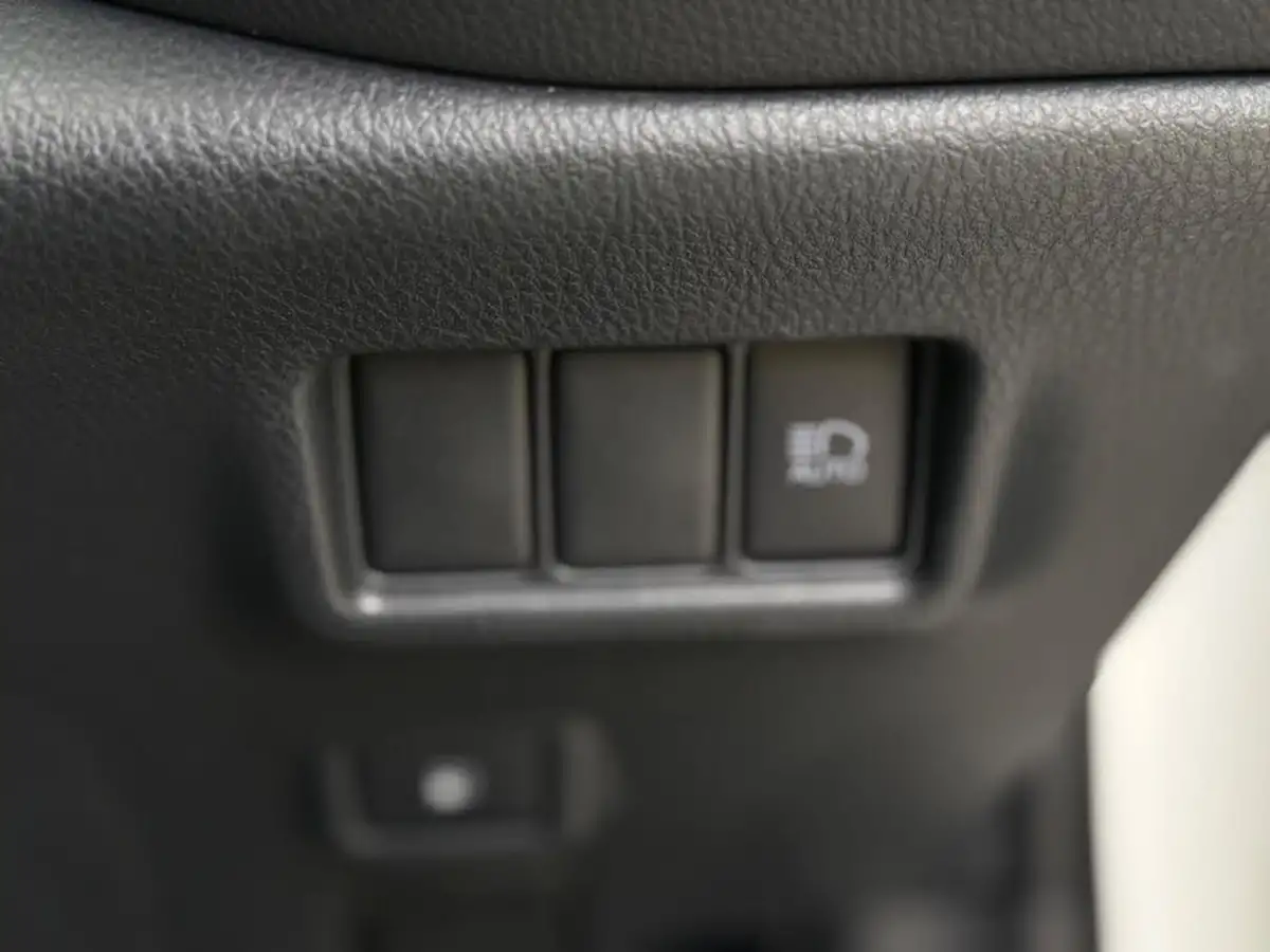 2021-toyota-c-hr-18-vvt-i-gr-sport-big-29