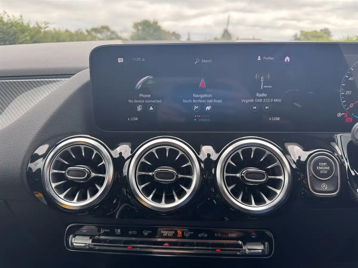 2022-mercedes-benz-gla-class-13-gla-200-amg-line-premium-big-8