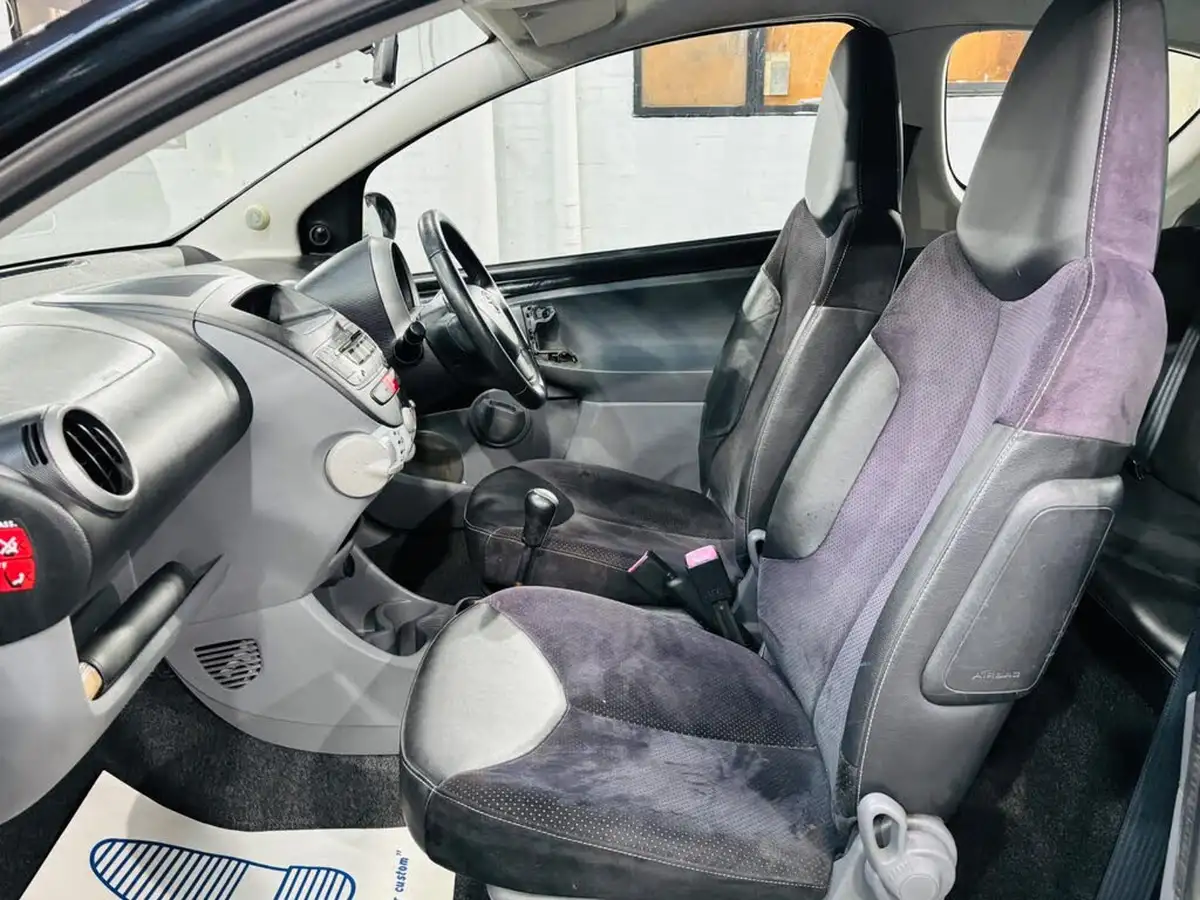 2009-toyota-aygo-10-aygo-black-3d-big-14