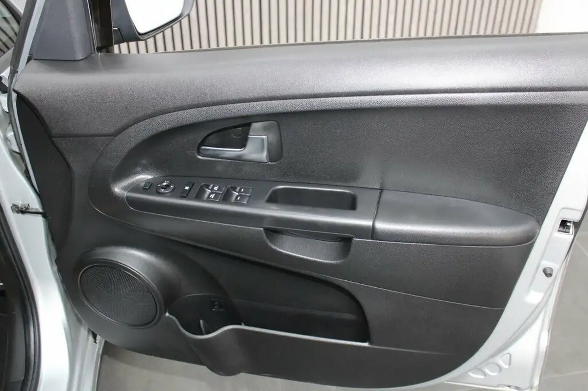 2016-kia-venga-16-3-isg-big-10