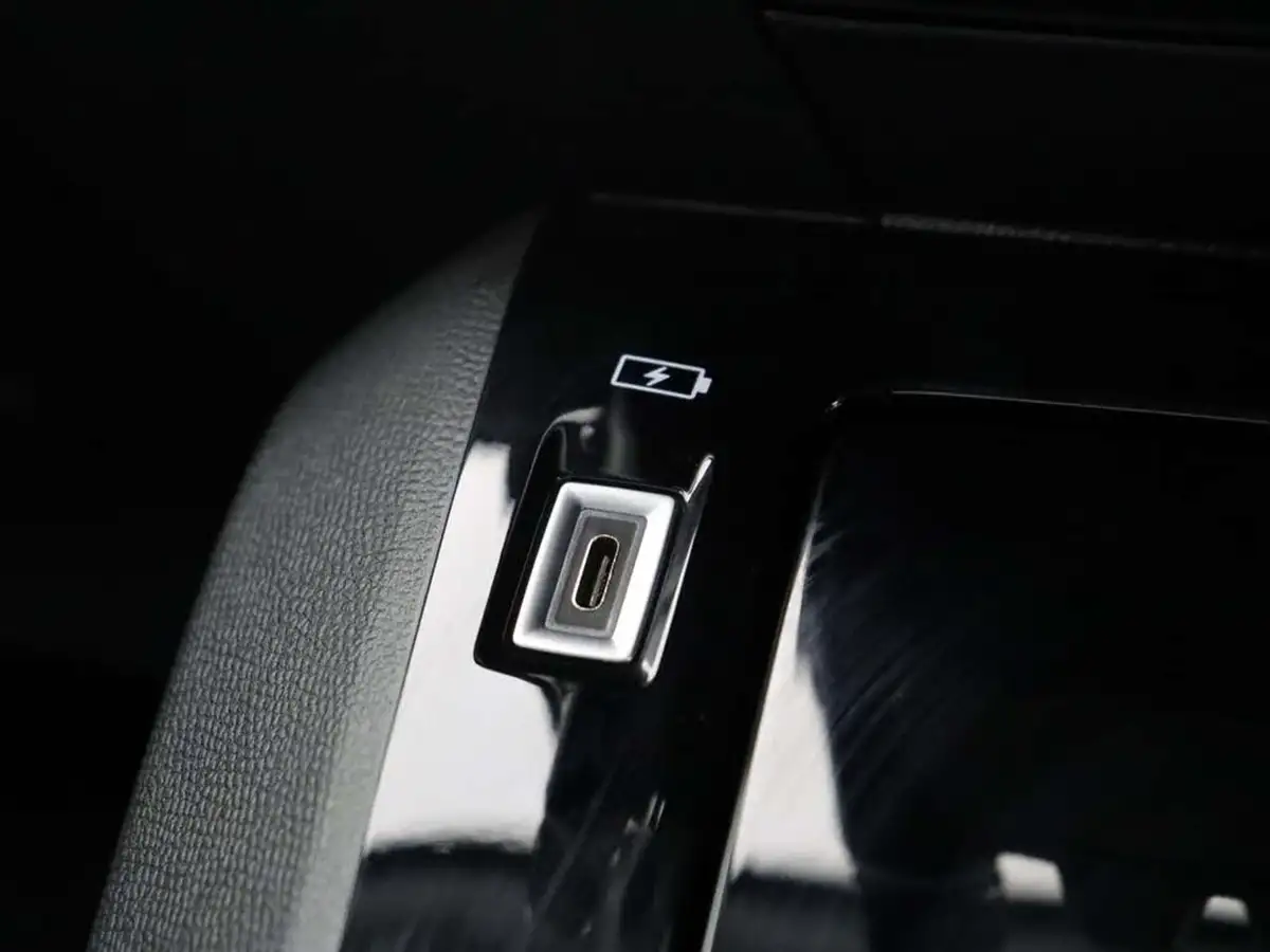 2022-peugeot-2008-suv-12-puretech-allure-premium-100bhp-big-31